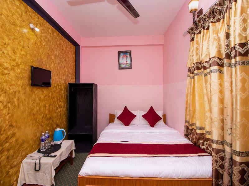Oyo 193 Sign Inn Hotel Покхара Экстерьер фото
